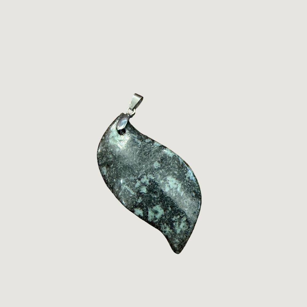 Stone‎ Pendant Unisex OS Green Black Leaf Shape Natural Gemstone
